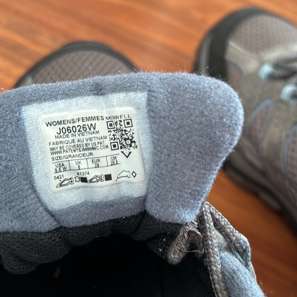 NWOT Merrell - Hiking Sneakers - Picture 7 of 7